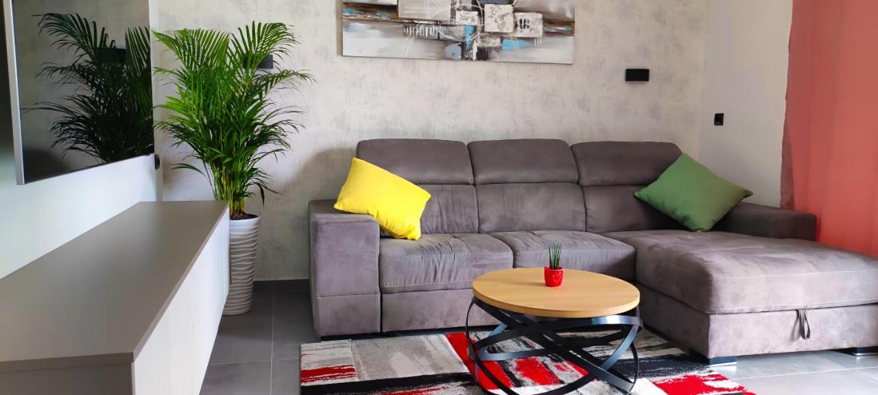 Apartment Denis Кърк Екстериор снимка